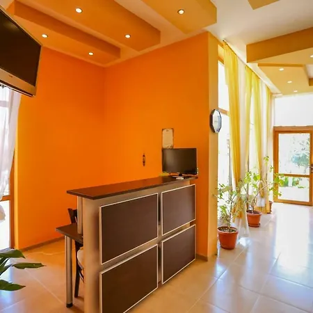 Comfortable 2bdr With Kitchen Eu