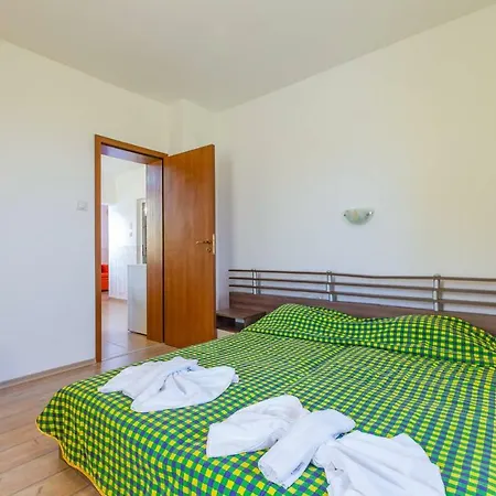 Comfortable 2bdr With Kitchen Eu アパート